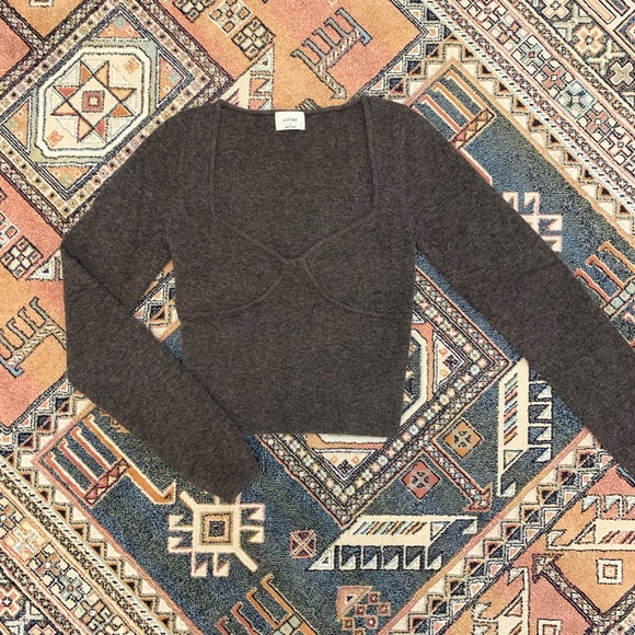 ARITZIA SWEATER - Picture 7 of 11